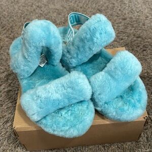 UGG Women's Fluff Oh Yeah Slide/Sandal
In great condition